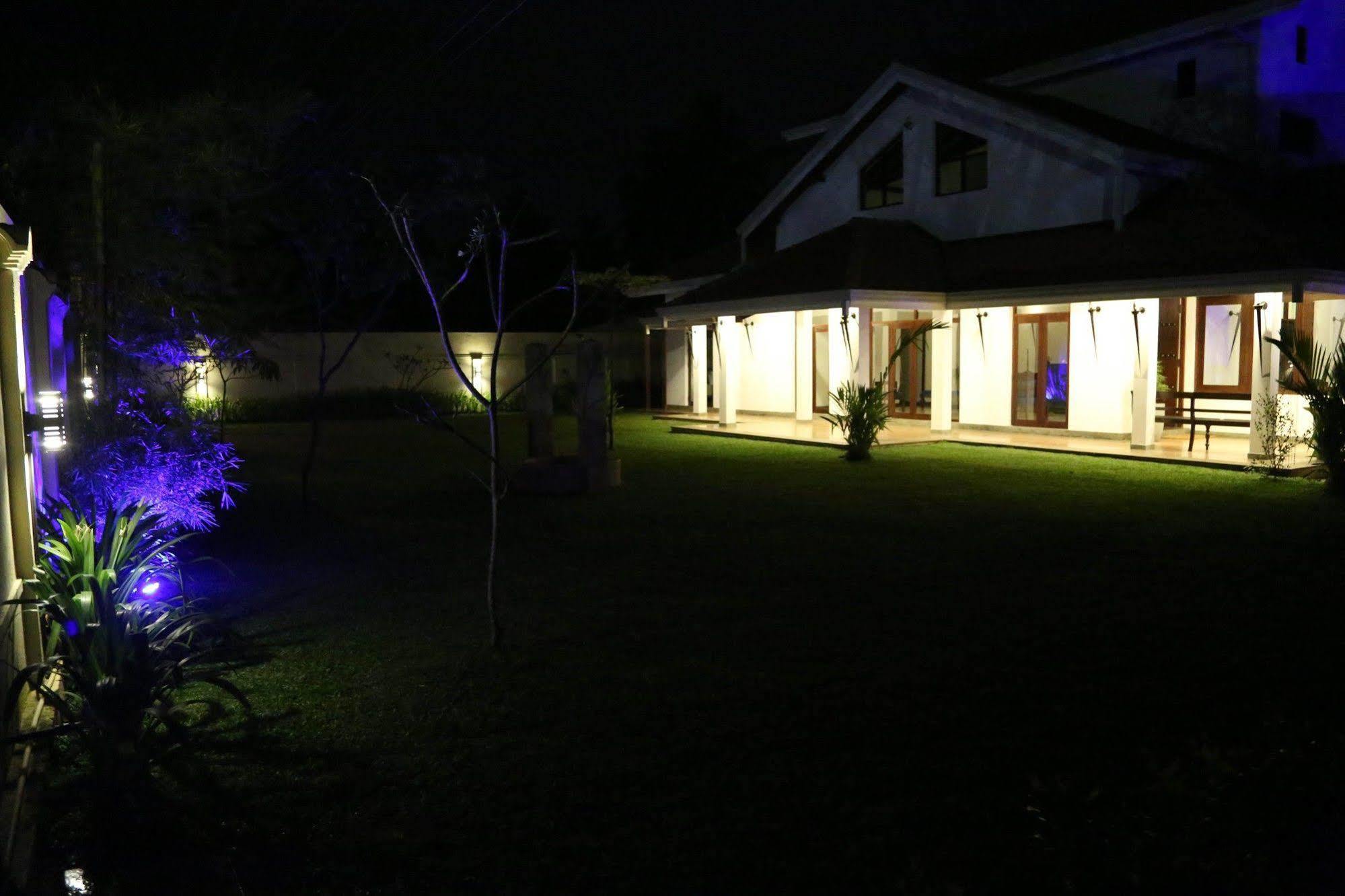 Tranquil Negombo Boutique Hotel ภายนอก รูปภาพ