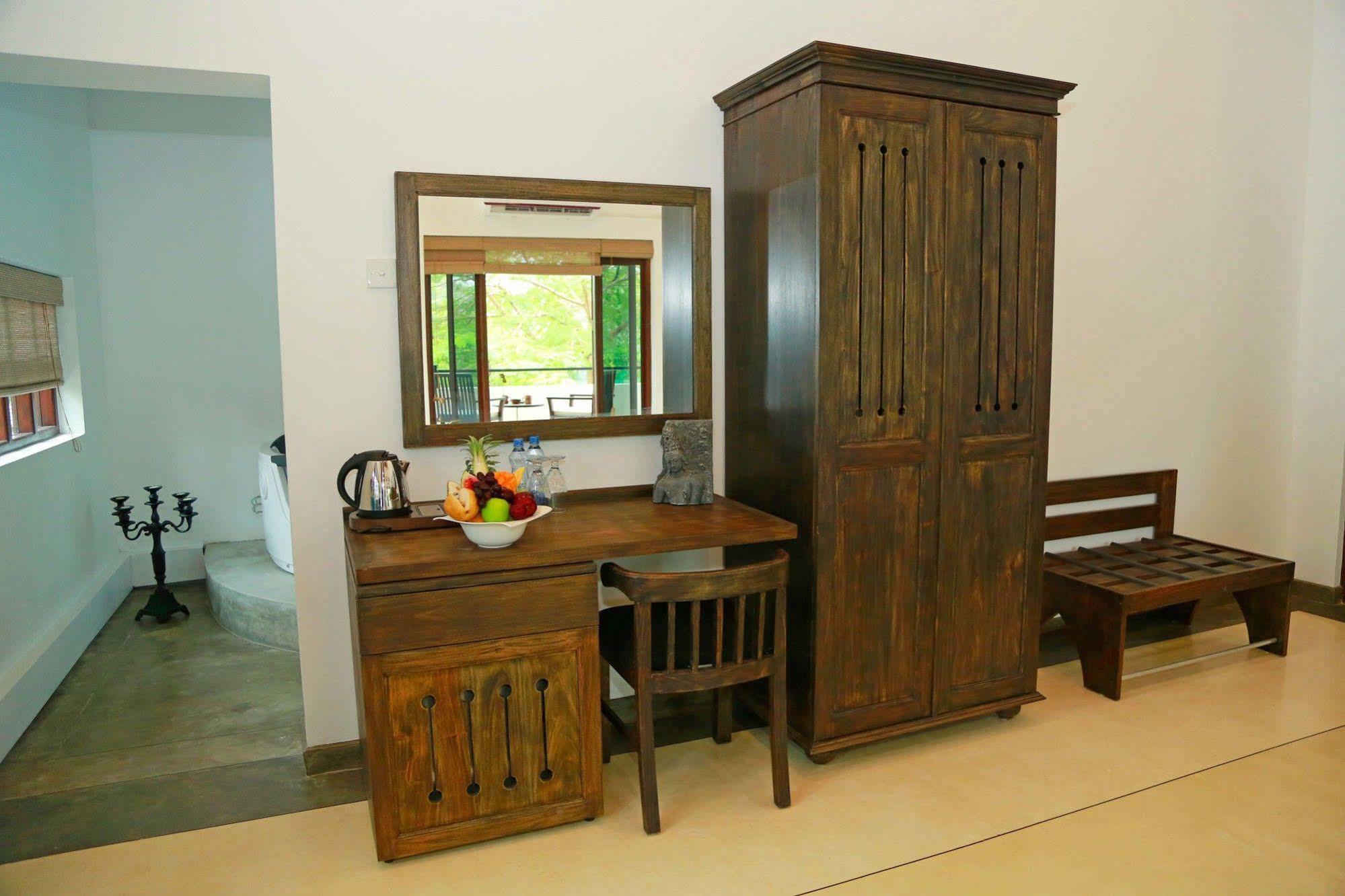Tranquil Negombo Boutique Hotel ภายนอก รูปภาพ
