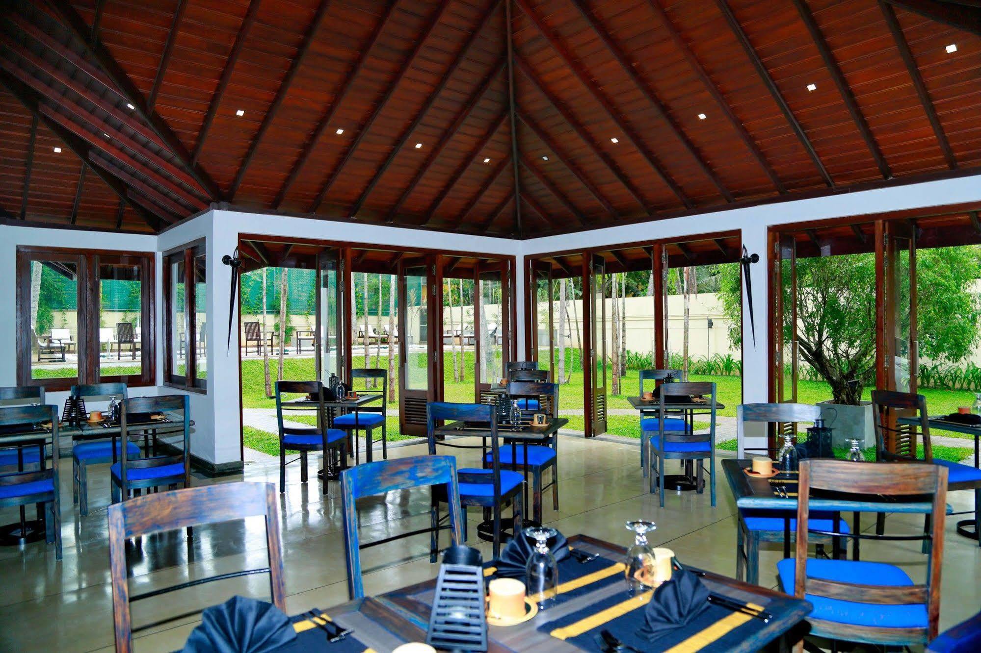 Tranquil Negombo Boutique Hotel ภายนอก รูปภาพ