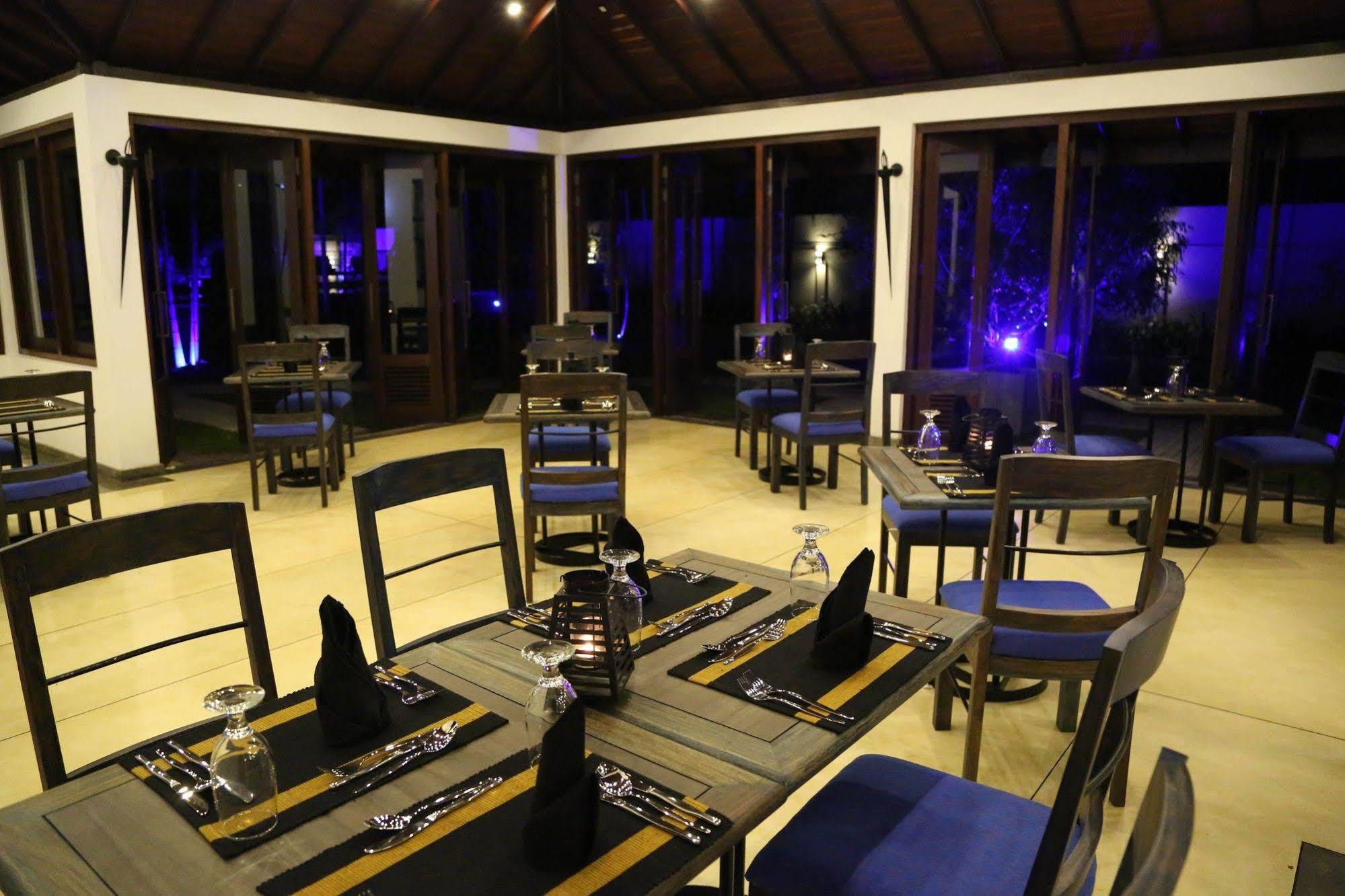 Tranquil Negombo Boutique Hotel ภายนอก รูปภาพ
